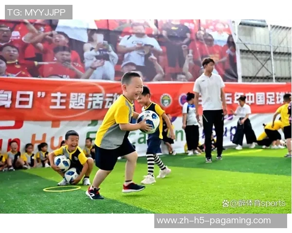 幼儿足球训练的乐趣与技巧培养探索,让孩子在运动中快乐成长 幼儿足球训练的乐趣与技巧培养探索,让孩子在运动中快乐成长